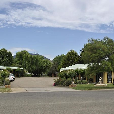 Omeo Motel エクステリア 写真