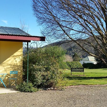 Omeo Motel エクステリア 写真