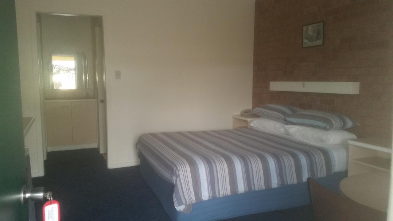 Omeo Motel エクステリア 写真