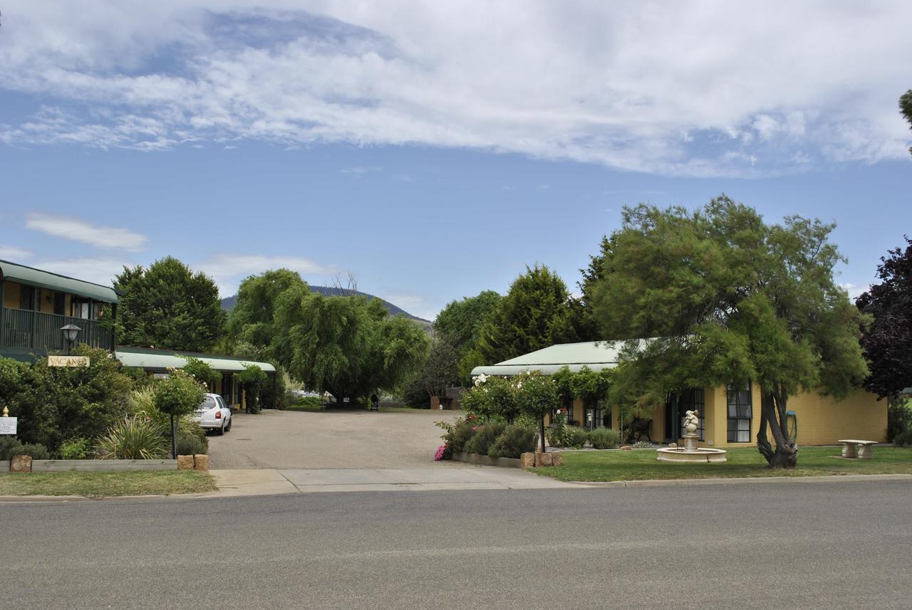 Omeo Motel エクステリア 写真