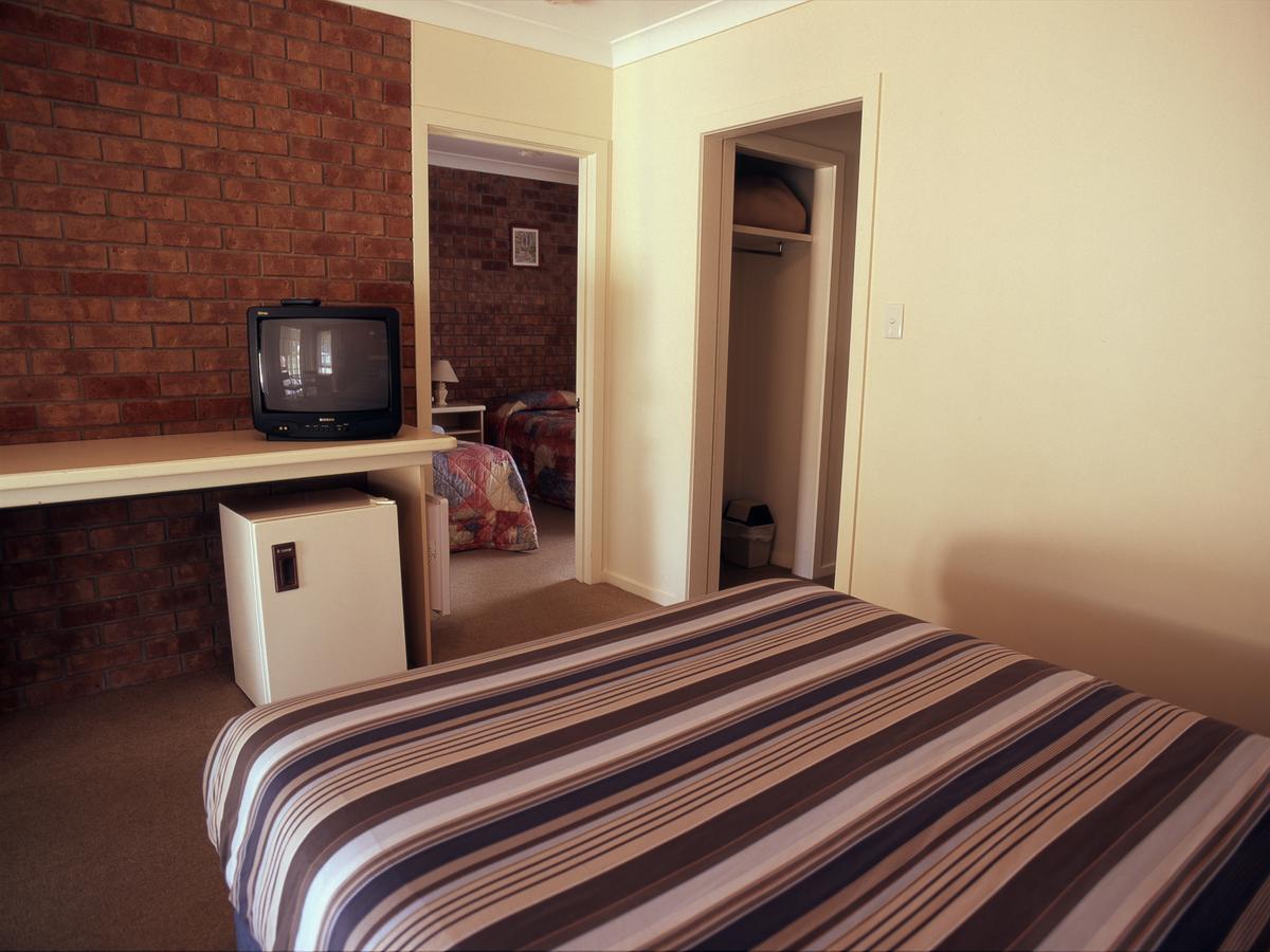 Omeo Motel エクステリア 写真