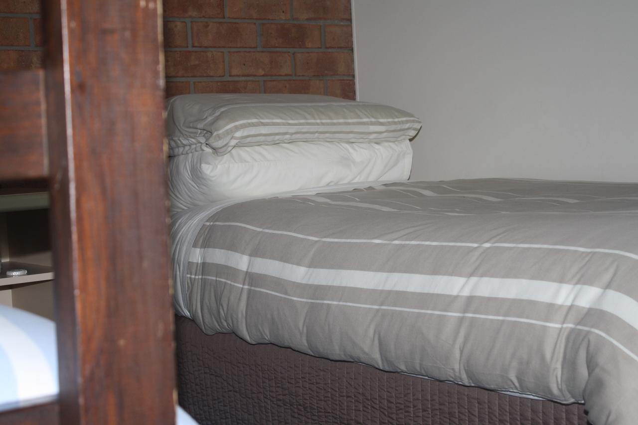 Omeo Motel エクステリア 写真