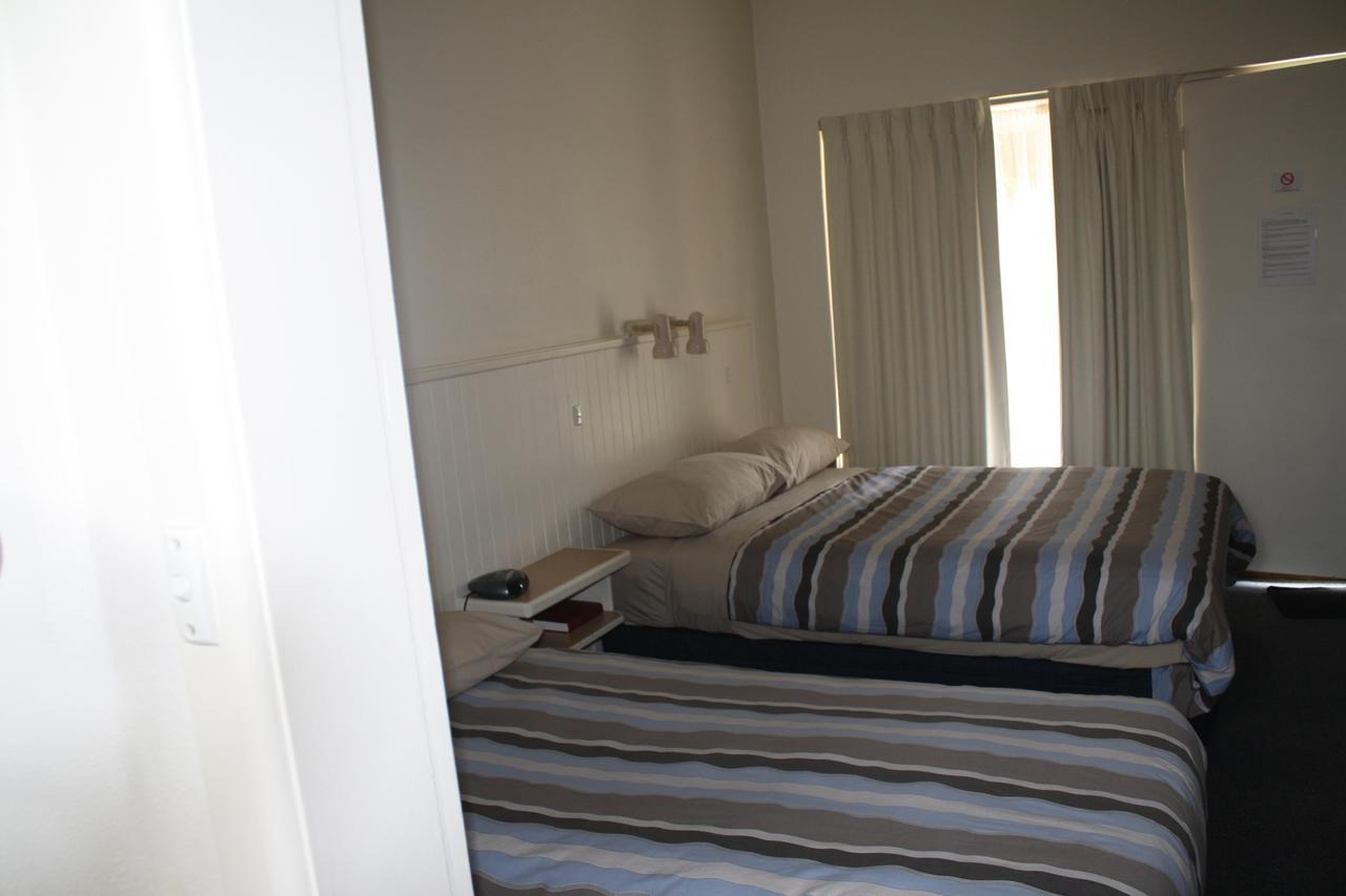 Omeo Motel エクステリア 写真