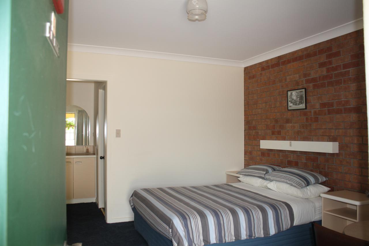 Omeo Motel エクステリア 写真