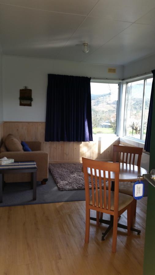 Omeo Motel エクステリア 写真