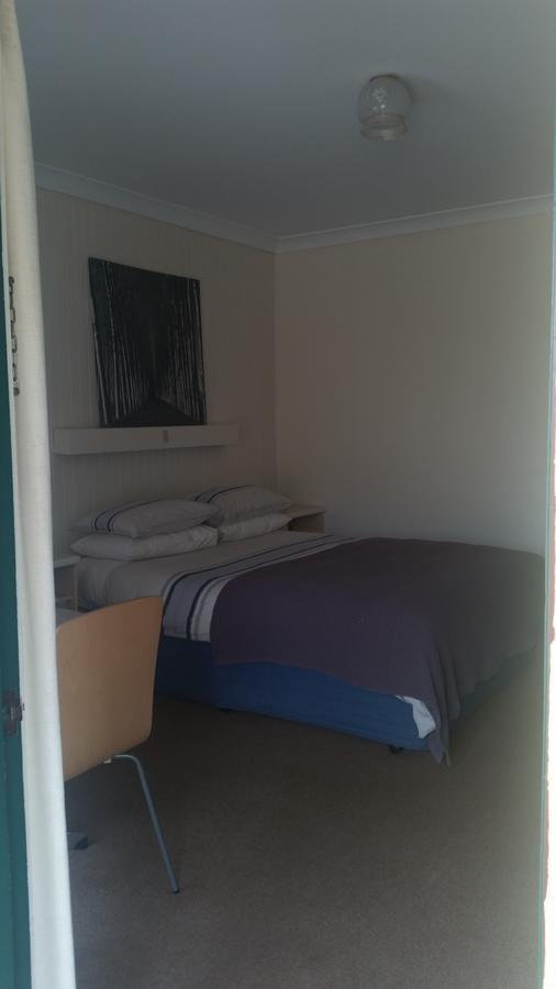 Omeo Motel エクステリア 写真