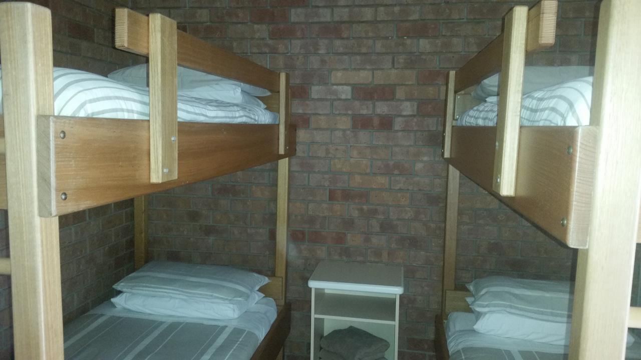 Omeo Motel エクステリア 写真